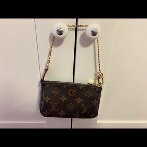 Louis Vuitton Small accessory bag